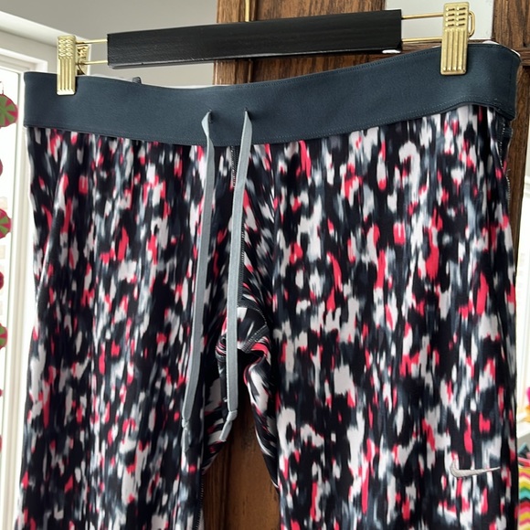 NIKE DRI-FIT | “Just Do It” cropped pants - Picture 2 of 6